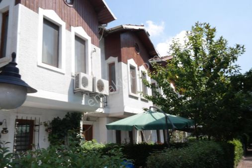 Küçükçekmece Halkalı Ölçükent Sitesi 4+1 Satılık Tripleks Villa