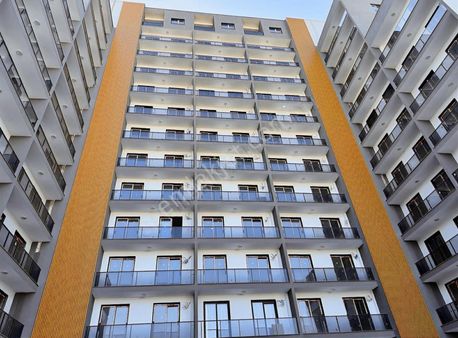 Real Center\\tınaztepe Kampüs Karşısı Havuzlu Site İçi 1+1