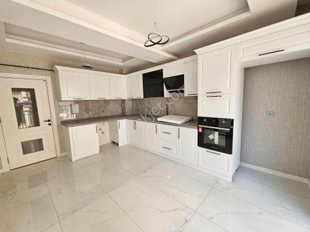 Saray Caddesine Yakın İşyapar Gayrimenkul'den Sıfır Geniş 3+1 Daire