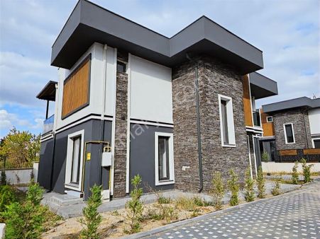 Becen' De Satılık 7+1 Sıfır Villa