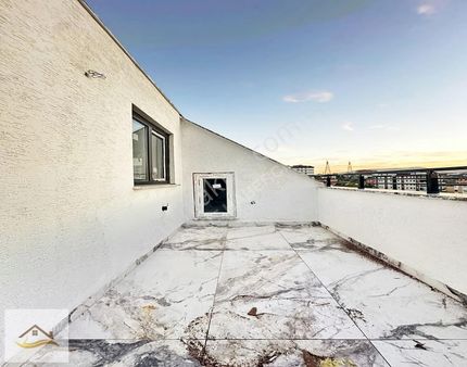 Yüksek Kredili !! Teraslı Şehir Manzaralı 4+1 Dubleks Daire !!!