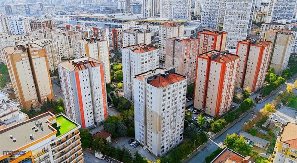 Çağdaşkent Sitesinde Metrobüse Yürüme Mesafesinde Tadilatlı 3+1