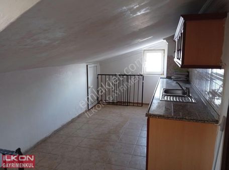 İlkon'dan Foça'da Havuzlu Sitede Satılık 3+1 Çatı Dubleks Daire