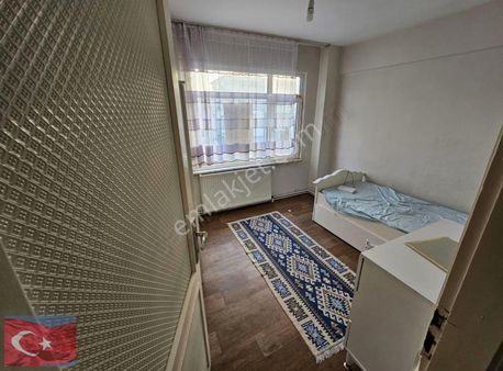 Kocamustafapaşa Merkezde Bayana Tek Oda Eşyalı 3.kat Paylaşımlı