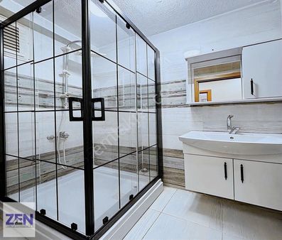 Acil! Merkezi Konumda Krediye Uygun Balkonlu 2+1 Satılık Daire!