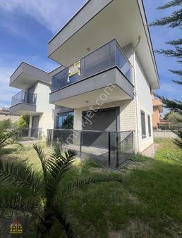 Kuşadası Güzelçamlı'da 4 + 1 Tam Müstakil Villa Satılık