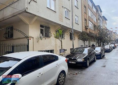 Bağlarbaşı Aksu Sokakta 120m 3+1 Balkonlu Yüksek Giriş