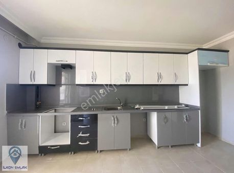 Turkuazda Sıfır Dolaplı Ve Sıfır Boyalı 4+1