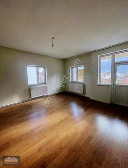 Okullar Bölgesi Garajlı Kombili 3+1 Satılık Daire