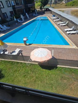 Karasu Narlife Sitesinde Havuz Cepheli 2+1 Kiralık Daire