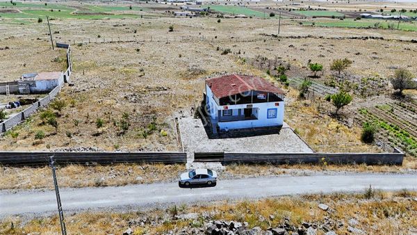 Çevrilde Satılık 5.106 M2 Arsalı Baraj Manzaralı Bağımsız Ev