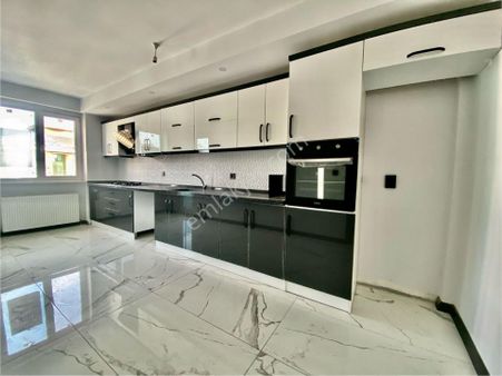 Yükselden Kadıköyde Satılık Havuzlu Otoparklı Ön Cephe 3+1