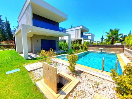 Güzelçamlıda Özel Havuzlu Tek Müstakil 4+1 Sıfır Villa