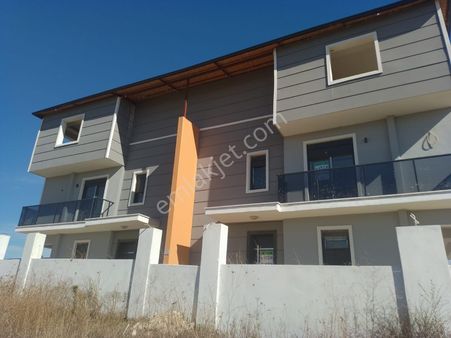 Aksu Çamköy’de Müstakil Yaşam:havuzlu, Geniş, Triplex Villa – 220 M² Konfor!