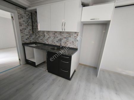 Güneyden Metroya 8 Dakika Yürüme 1+1.60 M2 B.katı Daire