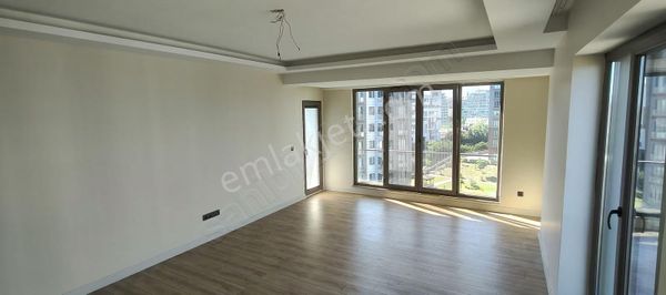 Akasya Port'ta 3+1 Havuz Cepheli Kiralık Daire