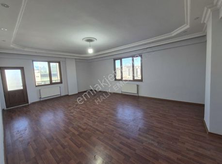 Ceylan Avm Karşısında Kiralık 4+1 Daire