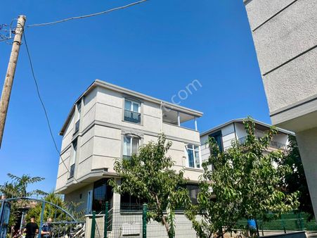 Yeniçiftlik Merkezde Kombi Petekleri Takılı Kullanıma Hazır 4+1 Lüx Villa Yazlık