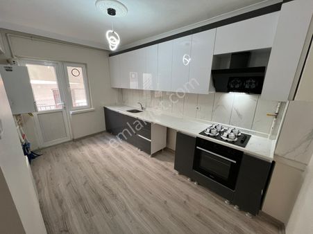 Öz Gayrimenkul'den Mareşal Mah'de 3+1 Kat Konumunda Daire!!