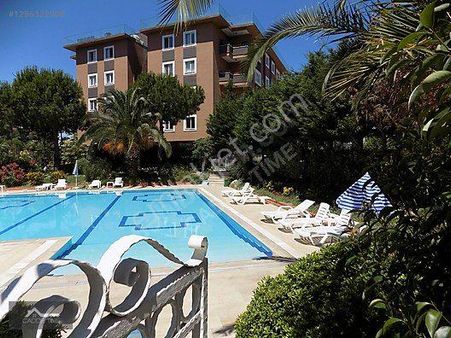 Çengelköy Mahallesi Havuzlu Sitede Kapalı Mutfak 3+1 Daire