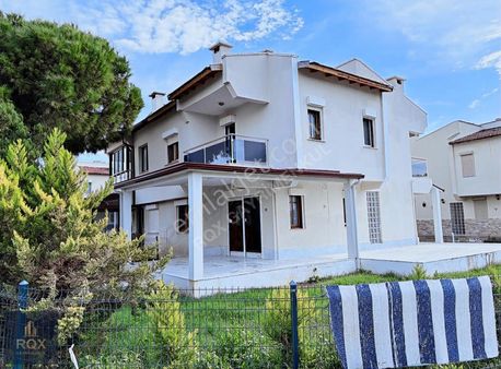 Çeşme Şifnede 300 M² Arsa İçinde Denize Yürüme Mesafesinde Villa