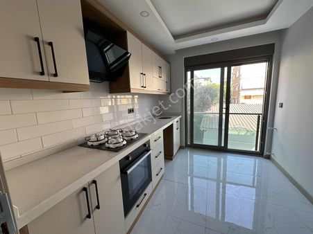 Şehrin Tam Merkezinde Ana Cadde Üstü Sıfır Bina Tapu Harcı Yok