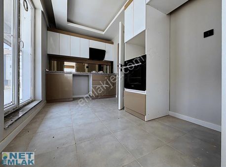 Yenikent Net Emlaktan Köşe Başı Giriş 2+1 Daire