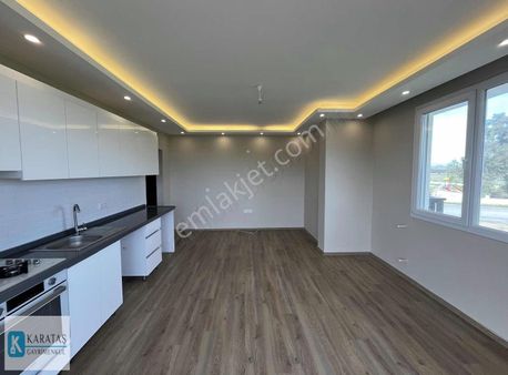 Küçükköy'de Havuzlu Site İçerisinde Kiralık 2+1 Daire