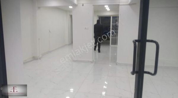 B.evler Yenibosna Zafer Mah.y.beyazıt Caddesiçok Amaçlı İşyeri