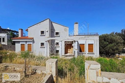 Urla Kekliktepede En Saygın Bölge'de 6+1 Natamam Satılık Villa