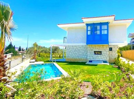 Kuşadasında Avm'lere Yakın Özel Havuzlu Hamamlı Saunalı 4+1 Villa