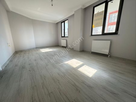 Özgürlük Mahallesinde 3+1 Toprakla Temassız