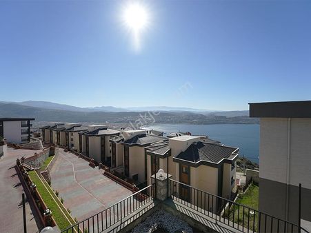 C21 Cius; Havuzlu Site İçerisinde Deniz Manzaralı Daireler