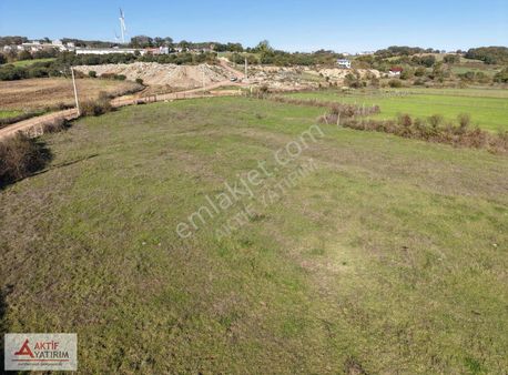 Plaja 5 Dakika Çamkonakta Müstakil Tapulu 1233 M2 Yollu Tarla