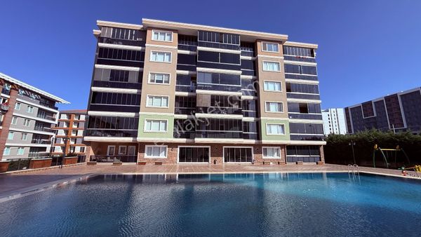 Wisremden Yeni Mahalle’de Havuzlu Kapalı Garajlı Lüks 3+1+ Daire