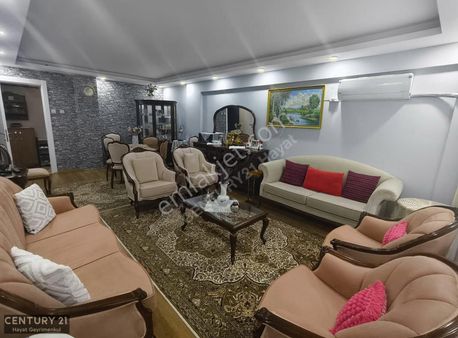 Karsiyaka Bahçelievlerde Merkezi Konumda 3+1