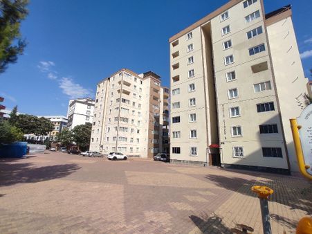 Er-taş'tan Nüfus Müdürlüğü Civarı Site İçerisi Eşyalı 4+1