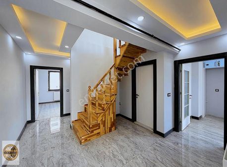 Fa Özbir'den Merkezi Lokasyonda Şık Tasarım 3+2 Dubleks Daire..