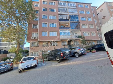 Sefaköyde Kat Mulkiyetli Site İçi Metro Metrobüse Yakını