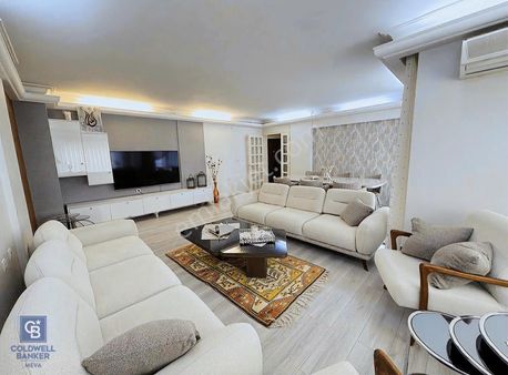 Lise Caddesinde 3+1 185m2 İçi Komple Yenilenmiş Ara Kat Daire
