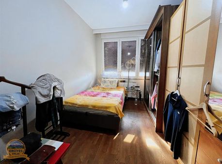Erciyesden Bostancı Cadde Üzerinde 3+1 Balkonlu 165 M² Ebeveynli
