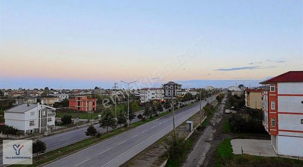 Yalı Gayrimenkul|çatalçamda Anayola Cephe Satılık Bina Ve Arsa