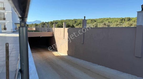 Kepez Çankaya'da Sıfır Havuzlu Kapalı Otopark 2+1 Kiralık Daire