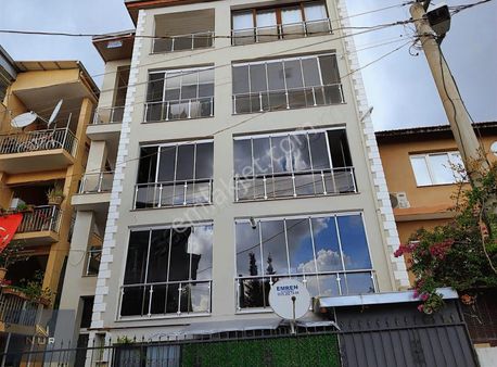 İzmir Bornova Atatürk Mah. Satılık 1+1 Daire Bahçeli