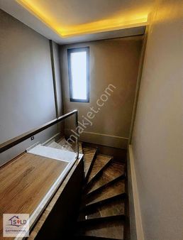 Urla Bademler Havuzlu Site İçerisinde Satılık Müstakil Villa