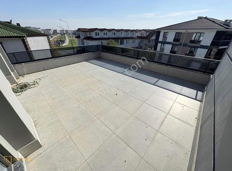 Serdivan Vatan Mah. Satılık 5+1 350 M2 Ultra Lüx Tripleks Villa