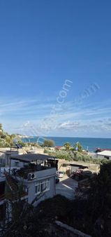 Yumurtalık Merkezde Denize Sıfır Noktasında Satılık 3+1