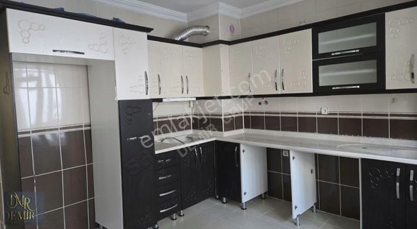 Üniversite Mahallesinde Satılık 3+1 Daire