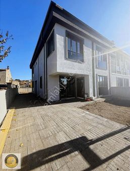 Karşıyaka' Da Satılık Lüks Villa