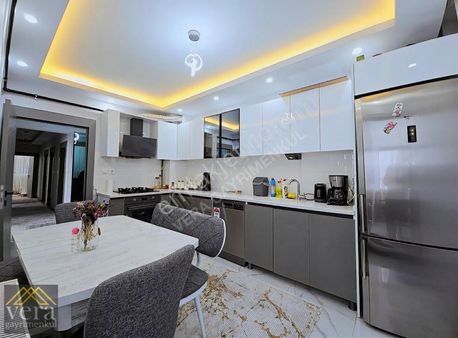 Cadde Üstü Ön Cephe Kış Bahçeli 1. Katta 4+1 Ultra Lüks Daire